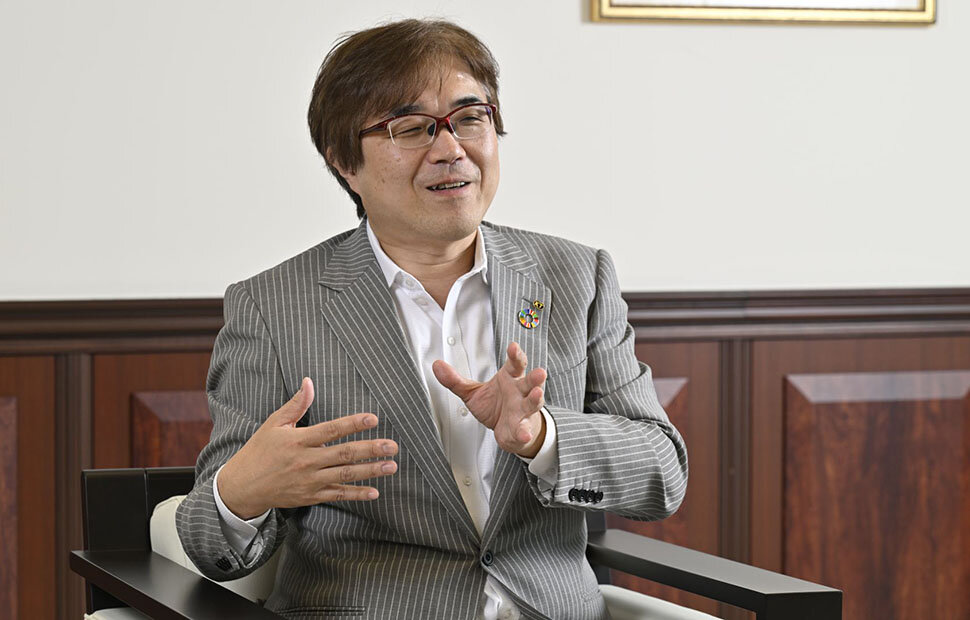 代表取締役会長　兼　取締役会議長　襟川 陽一